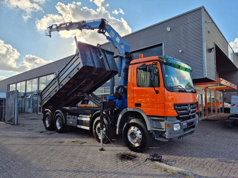 Mercedes-Benz Actros 3241 8X4 Containersysteem/ 20T HMF crane/ Manual - Multibasculante camión, Camión grúa: foto 1 Mercedes-Benz Actros 3241 8X4 Containersysteem/ 20T HMF crane/ Manual - Multibasculante camión, Camión grúa: foto 1