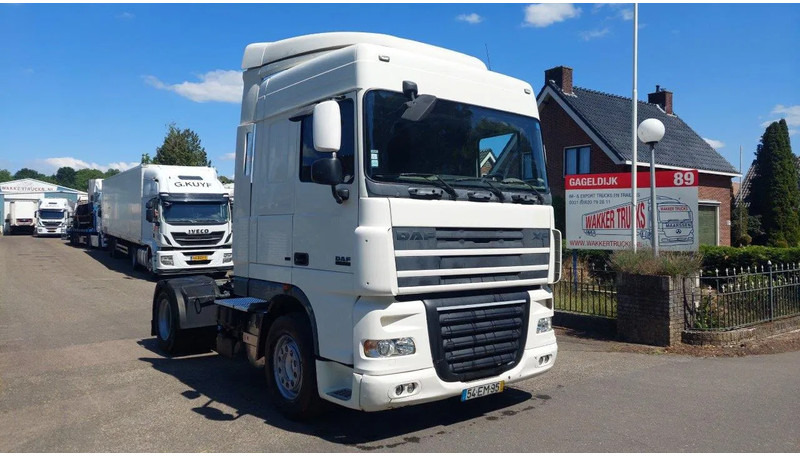 DAF XF 105.410 4x2 - Cabeza tractora: foto 2 DAF XF 105.410 4x2 - Cabeza tractora: foto 2