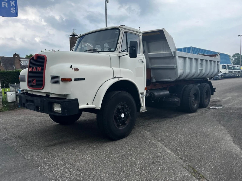 MAN 32.240 6x4 FULL STEEL SPRING KIPPER MANUAL GEARBOX - Volquete camión: foto 1 MAN 32.240 6x4 FULL STEEL SPRING KIPPER MANUAL GEARBOX - Volquete camión: foto 1