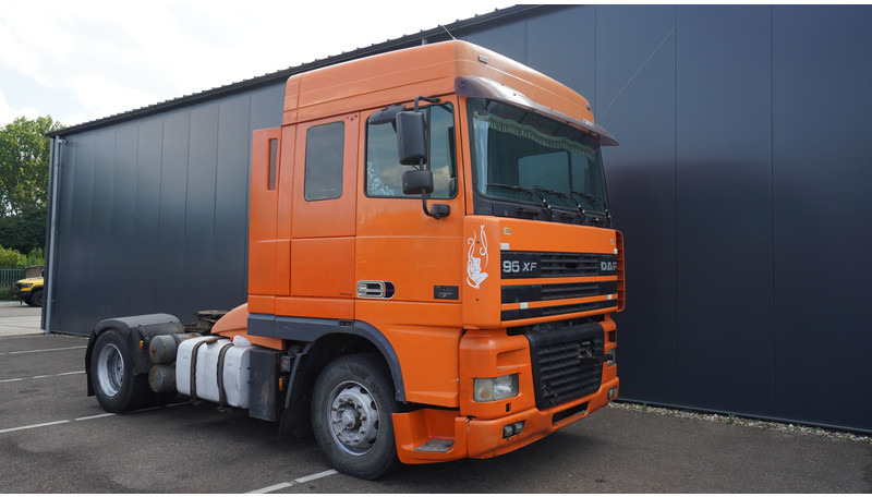 DAF XF 95.380 SC MANUAL GEARBOX - Cabeza tractora: foto 3 DAF XF 95.380 SC MANUAL GEARBOX - Cabeza tractora: foto 3
