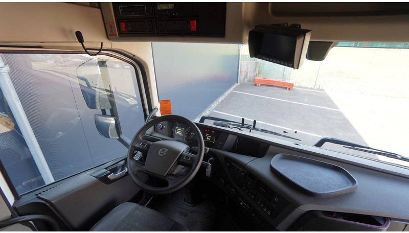 Volvo FH 420 6X2 LNG ADR - Cabeza tractora: foto 5 Volvo FH 420 6X2 LNG ADR - Cabeza tractora: foto 5