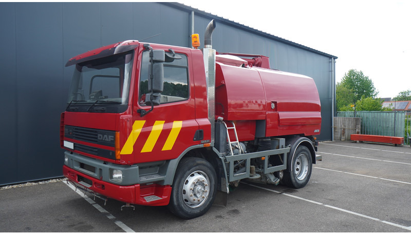 DAF 65.180 ATI STREET SWEPER RH DRIVE MANUAL GARBOX 96.000KM - Barredora vial: foto 3 DAF 65.180 ATI STREET SWEPER RH DRIVE MANUAL GARBOX 96.000KM - Barredora vial: foto 3
