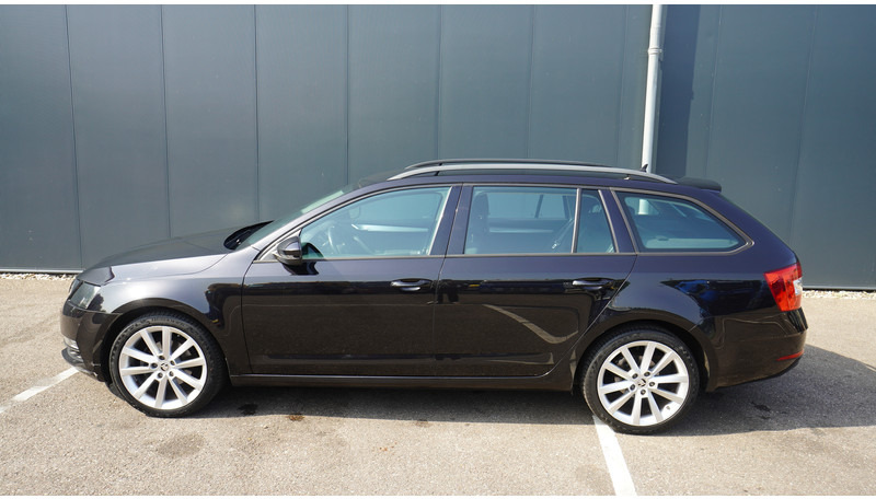 Škoda Octavia COMBI 1.6TDI DSG 85KW GREENTECH AMBITION BUSINESS - Minibús, Furgoneta de pasajeros: foto 1 Škoda Octavia COMBI 1.6TDI DSG 85KW GREENTECH AMBITION BUSINESS - Minibús, Furgoneta de pasajeros: foto 1