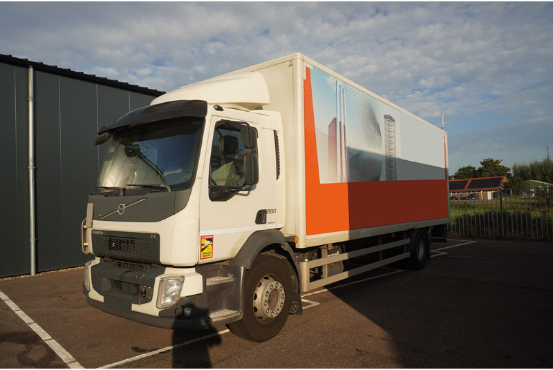 Volvo FL 280 CLOSED BOX BROKEN ENGINE NOT DRIVABLE - Camión caja cerrada: foto 2 Volvo FL 280 CLOSED BOX BROKEN ENGINE NOT DRIVABLE - Camión caja cerrada: foto 2