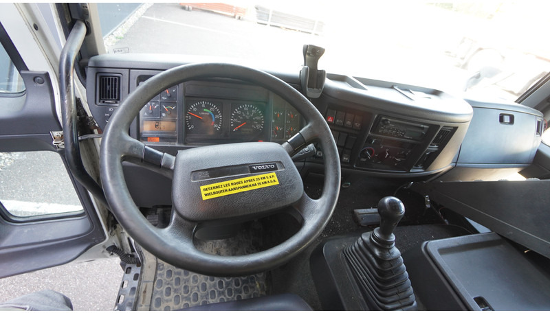 Volvo FL 6.220 CLOSED BOX 444.000KM MANUAL GEARBOX - Camión caja cerrada: foto 5 Volvo FL 6.220 CLOSED BOX 444.000KM MANUAL GEARBOX - Camión caja cerrada: foto 5