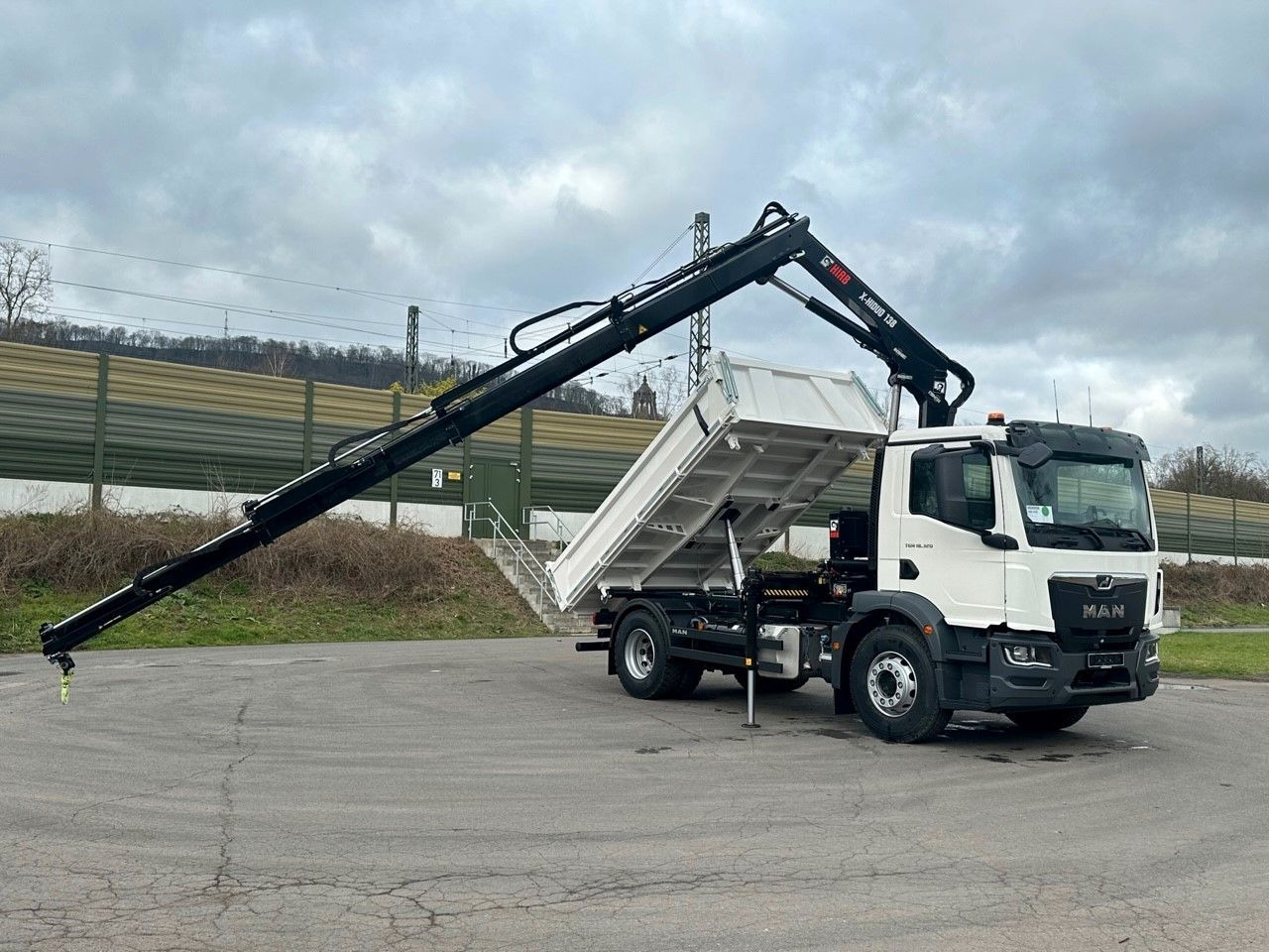 MAN TGM 18.320 4x2 Euro6e Hiab X-HiDuo 138DS-3 - Volquete camión, Camión grúa: foto 2 MAN TGM 18.320 4x2 Euro6e Hiab X-HiDuo 138DS-3 - Volquete camión, Camión grúa: foto 2