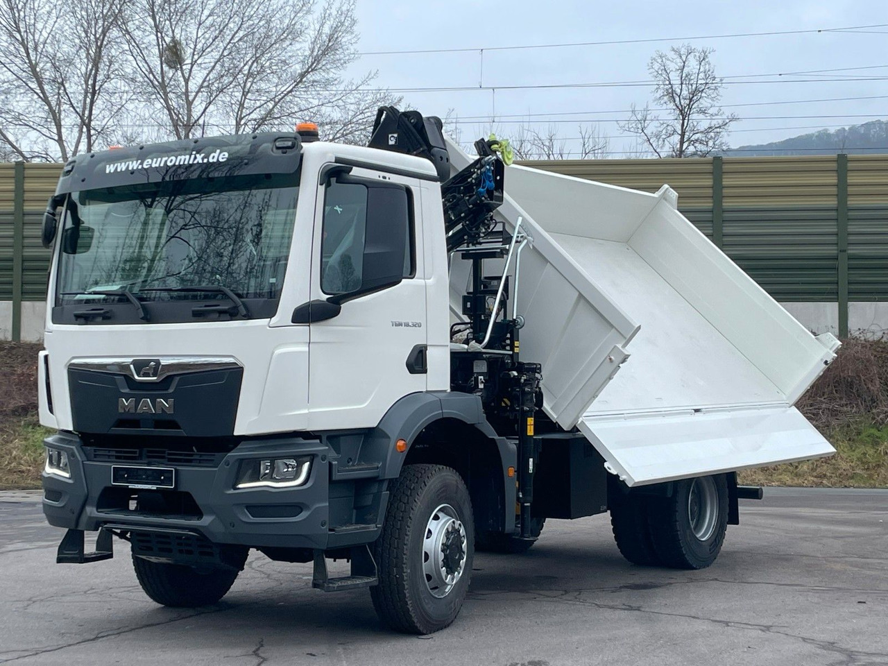 MAN TGM 18.320 4x4 Euro6e Hiab X-HiDuo 138DS-3 - Volquete camión, Camión grúa: foto 1 MAN TGM 18.320 4x4 Euro6e Hiab X-HiDuo 138DS-3 - Volquete camión, Camión grúa: foto 1