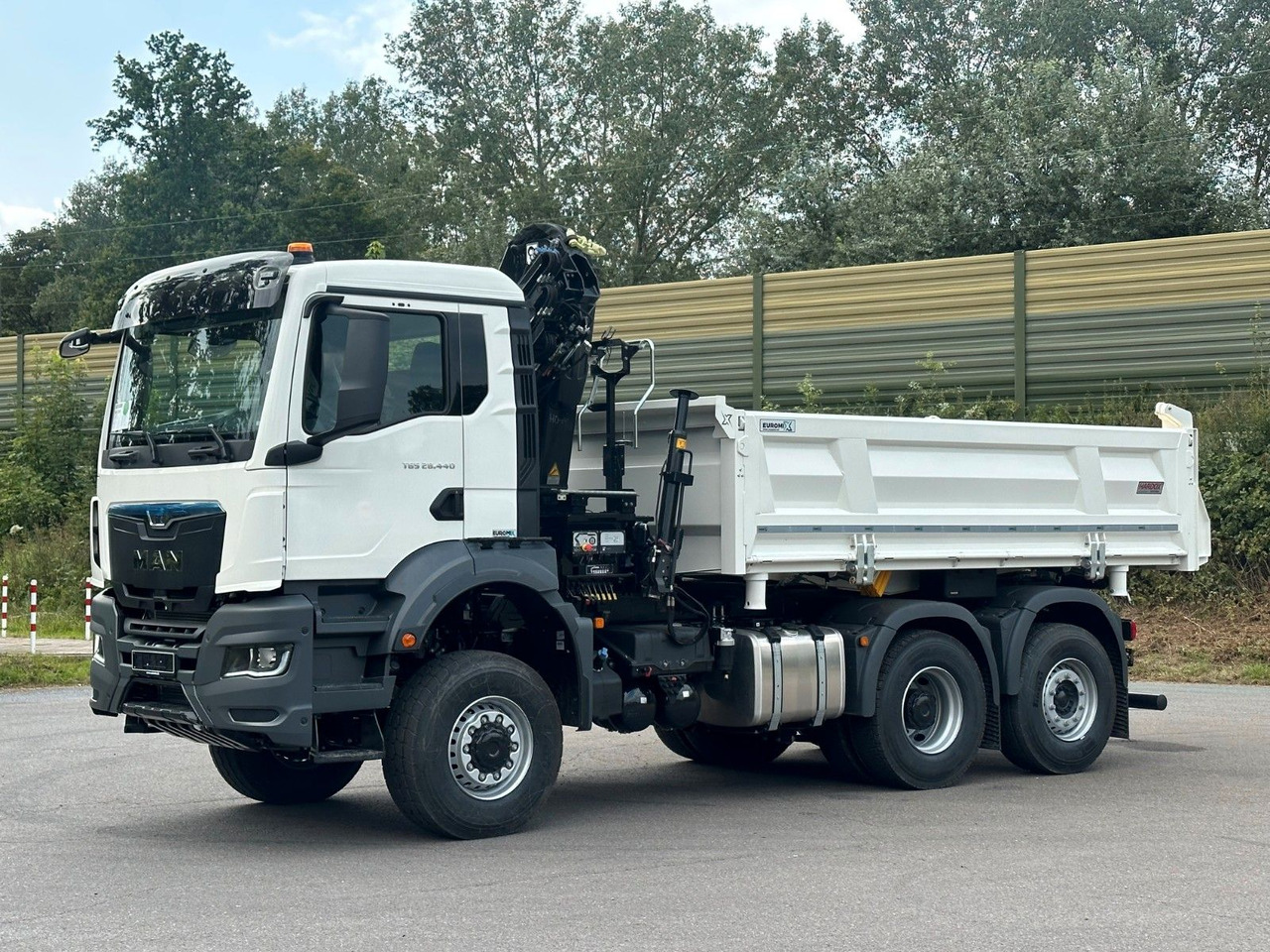 MAN TGS 28.440 6x4-4/3-Seiten- Kipper / Hiab 138-3 - Volquete camión, Camión grúa: foto 3 MAN TGS 28.440 6x4-4/3-Seiten- Kipper / Hiab 138-3 - Volquete camión, Camión grúa: foto 3