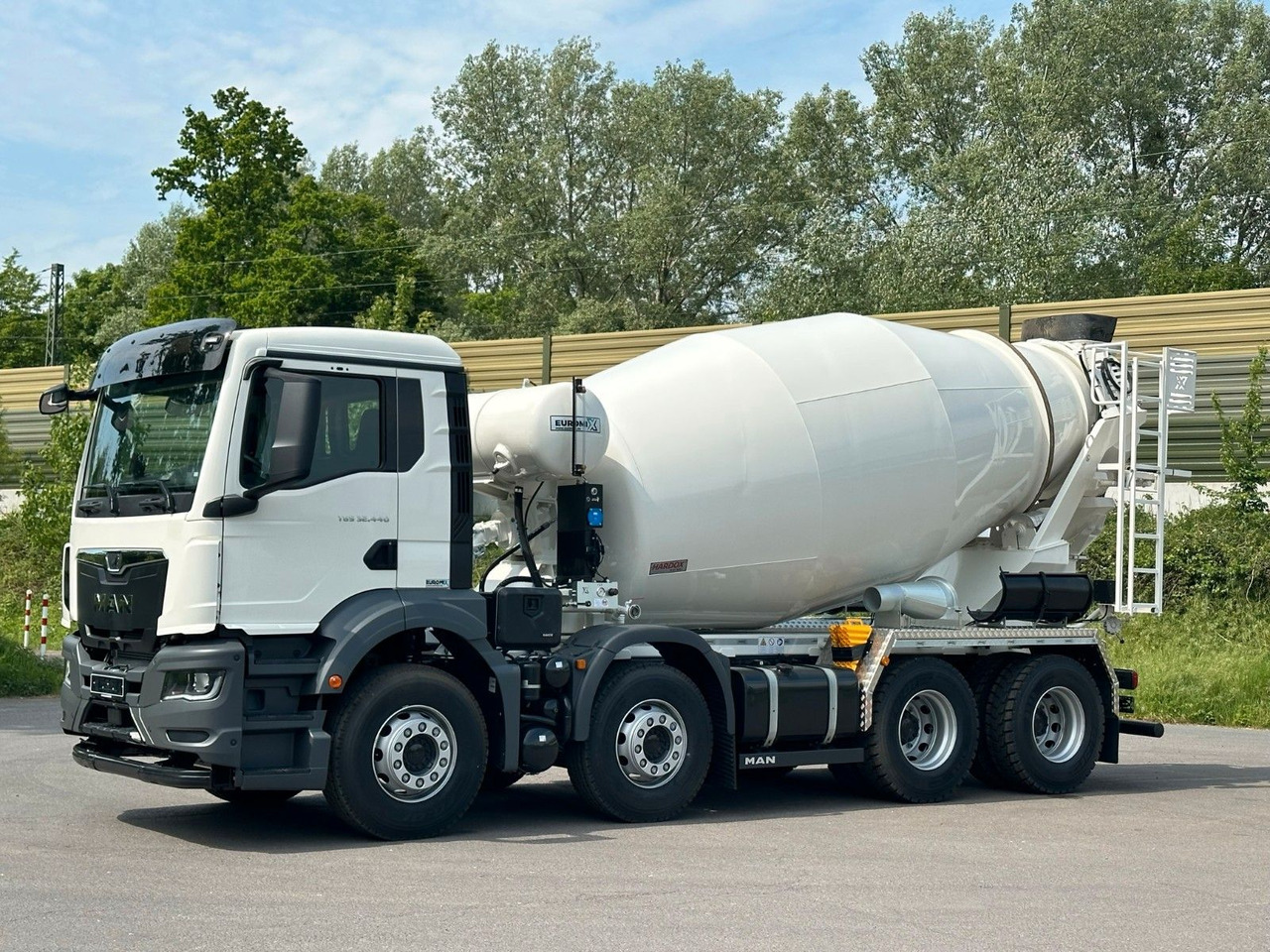 MAN TGS 32.440 8x4 / Euromix MTP EM 9 L - Camión hormigonera: foto 1 MAN TGS 32.440 8x4 / Euromix MTP EM 9 L - Camión hormigonera: foto 1