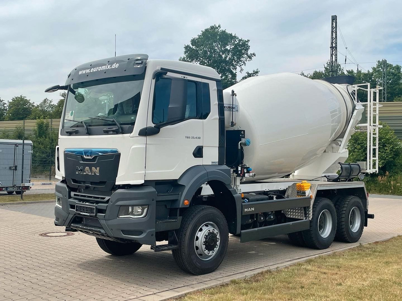 MAN TGS 33.440 6X4 / 6X6 /Euro6e EuromiX EM 8 - Camión hormigonera: foto 1 MAN TGS 33.440 6X4 / 6X6 /Euro6e EuromiX EM 8 - Camión hormigonera: foto 1