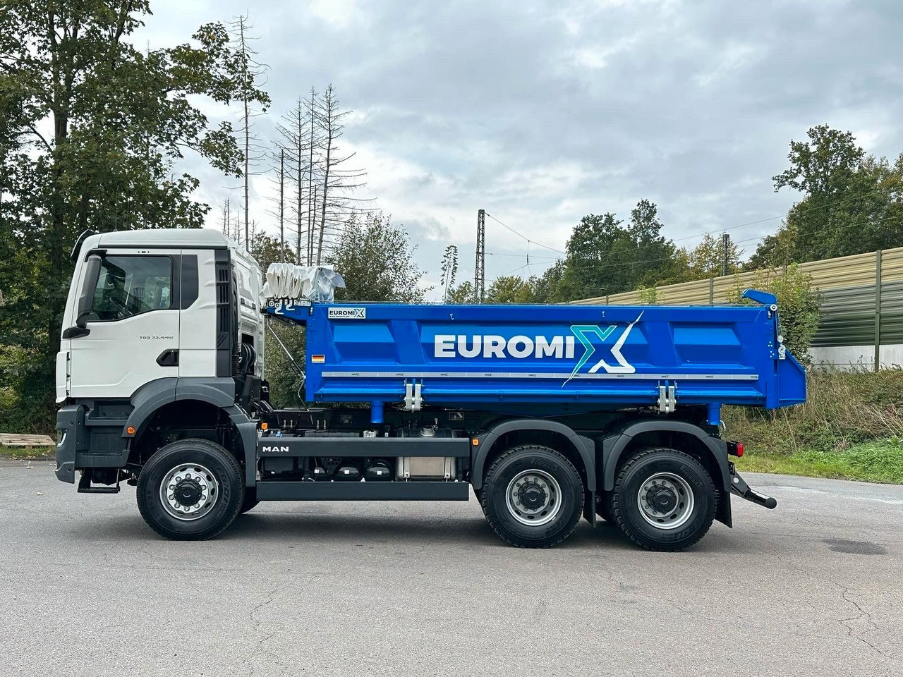 MAN TGS 33.440 6x6 /Euro6 3-Seiten-Kipper EuromixMTP - Volquete camión: foto 3 MAN TGS 33.440 6x6 /Euro6 3-Seiten-Kipper EuromixMTP - Volquete camión: foto 3