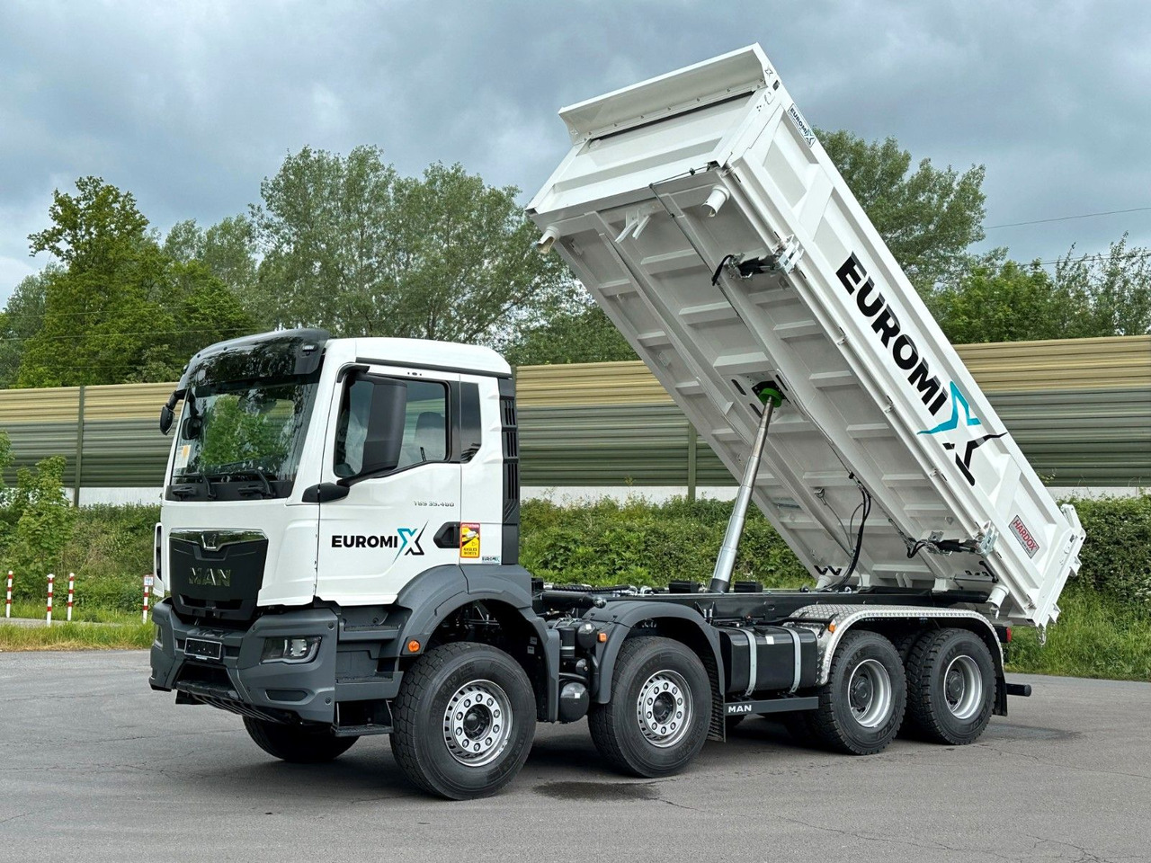 Leasing financiero de  MAN TGS 35.480 8x4 EuromixMTP 2-Seiten-Kipper leasing MAN TGS 35.480 8x4 EuromixMTP 2-Seiten-Kipper: foto 19