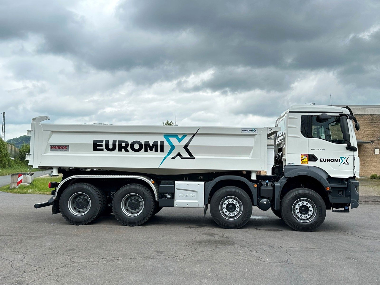 Leasing financiero de  MAN TGS 35.480 8x4 EuromixMTP 2-Seiten-Kipper leasing MAN TGS 35.480 8x4 EuromixMTP 2-Seiten-Kipper: foto 9