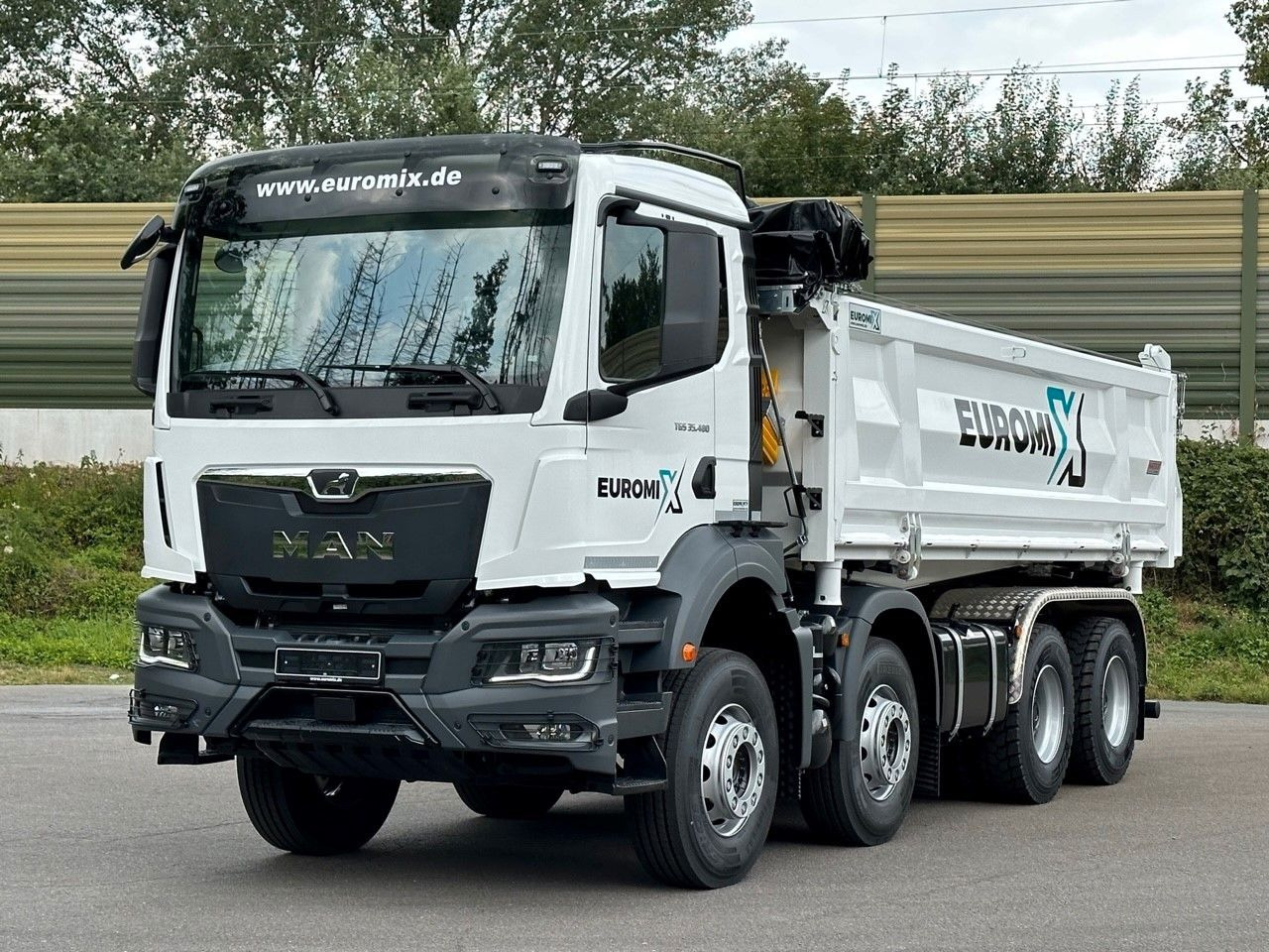 MAN TGS 35.480 8x4 EuromixMTP 3-Seiten-Kipper - Volquete camión: foto 2 MAN TGS 35.480 8x4 EuromixMTP 3-Seiten-Kipper - Volquete camión: foto 2