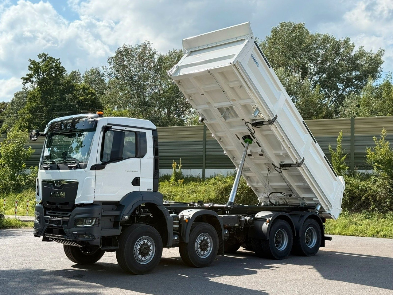 MAN TGS 35.480 8x8 EuromixMTP 3-Seiten-Kipper - Volquete camión: foto 1 MAN TGS 35.480 8x8 EuromixMTP 3-Seiten-Kipper - Volquete camión: foto 1