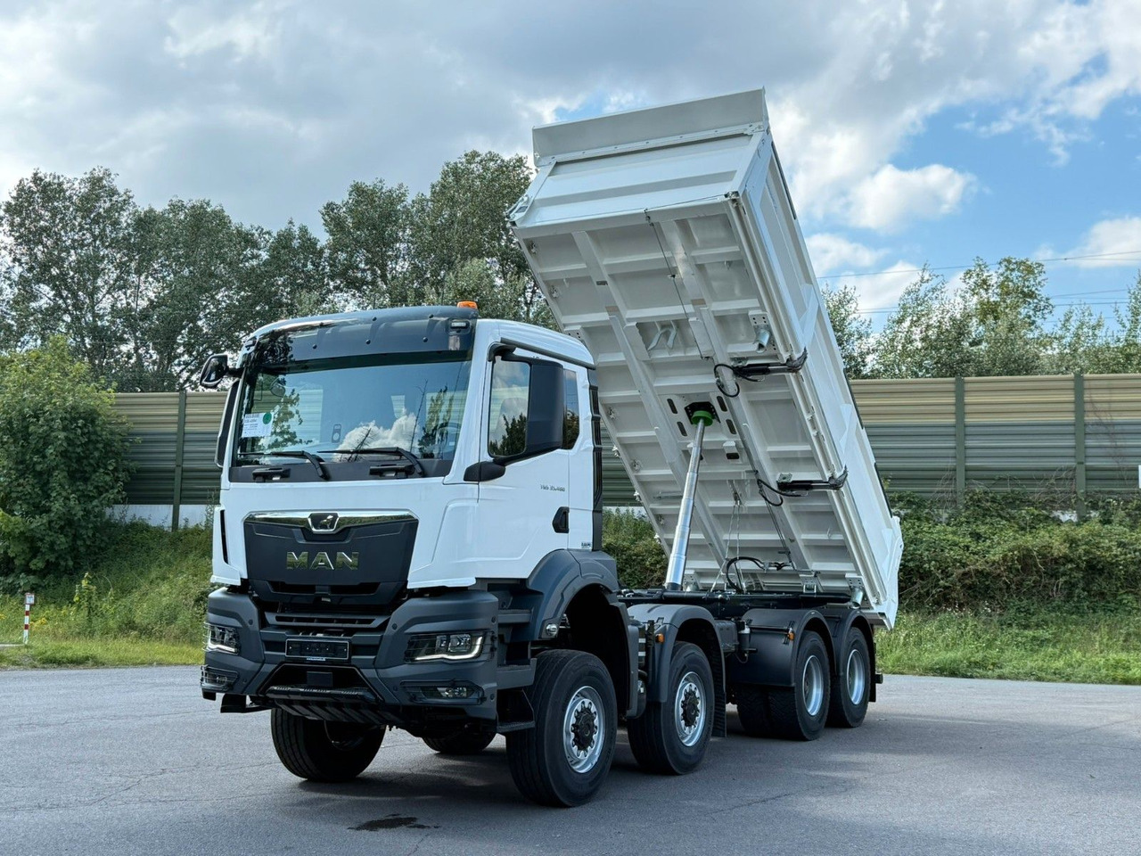 MAN TGS 35.480 8x8 EuromixMTP 3-Seiten-Kipper - Volquete camión: foto 2 MAN TGS 35.480 8x8 EuromixMTP 3-Seiten-Kipper - Volquete camión: foto 2