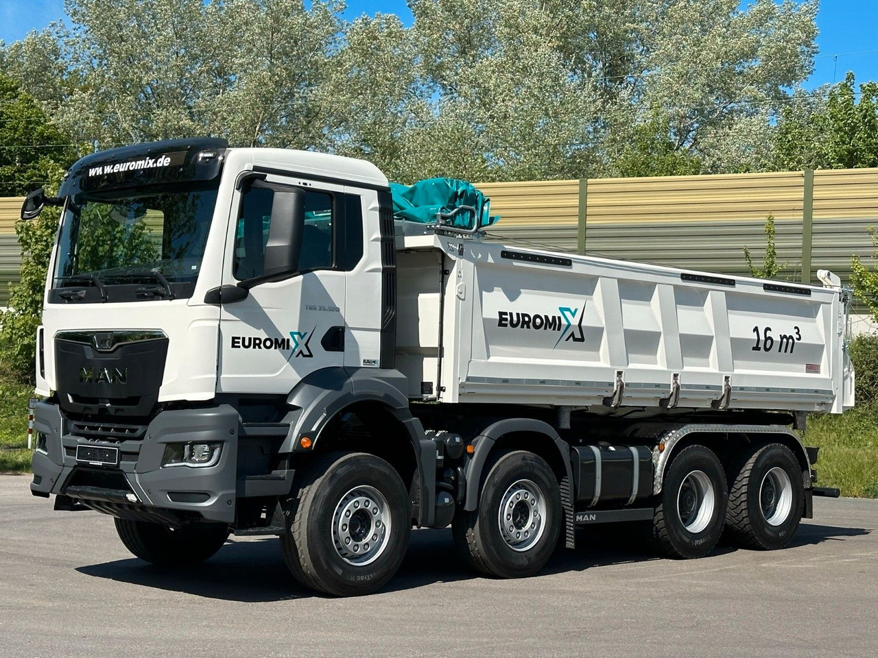 MAN TGS 35.520 8x4 EuromixMTP 3-Seiten-Kipper - Volquete camión: foto 2 MAN TGS 35.520 8x4 EuromixMTP 3-Seiten-Kipper - Volquete camión: foto 2