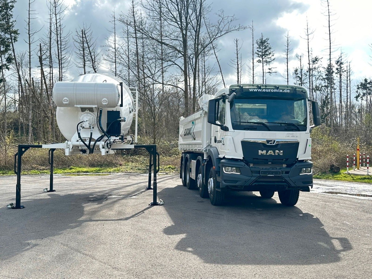 MAN TGS 41.440 8x4 WECHSELSYSTEM KIPPER+MISCHER - Volquete camión: foto 2 MAN TGS 41.440 8x4 WECHSELSYSTEM KIPPER+MISCHER - Volquete camión: foto 2
