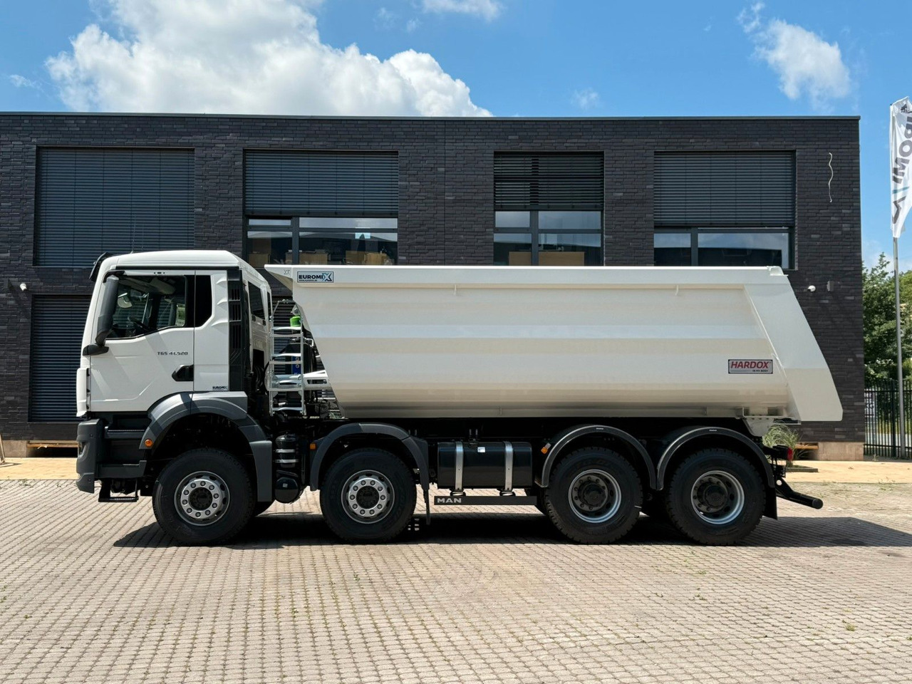 MAN TGS 41.520 BB 8X4 Euromix MuldenKipper Retarder - Volquete camión: foto 5 MAN TGS 41.520 BB 8X4 Euromix MuldenKipper Retarder - Volquete camión: foto 5