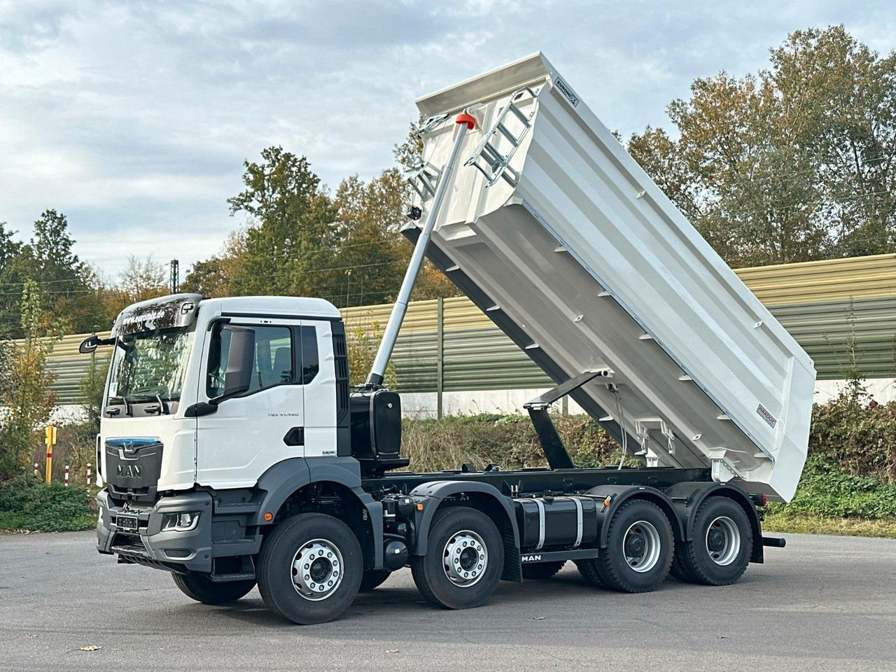 MAN TGS 41.520 BB 8X4 Euromix Retarder - Volquete camión: foto 1 MAN TGS 41.520 BB 8X4 Euromix Retarder - Volquete camión: foto 1