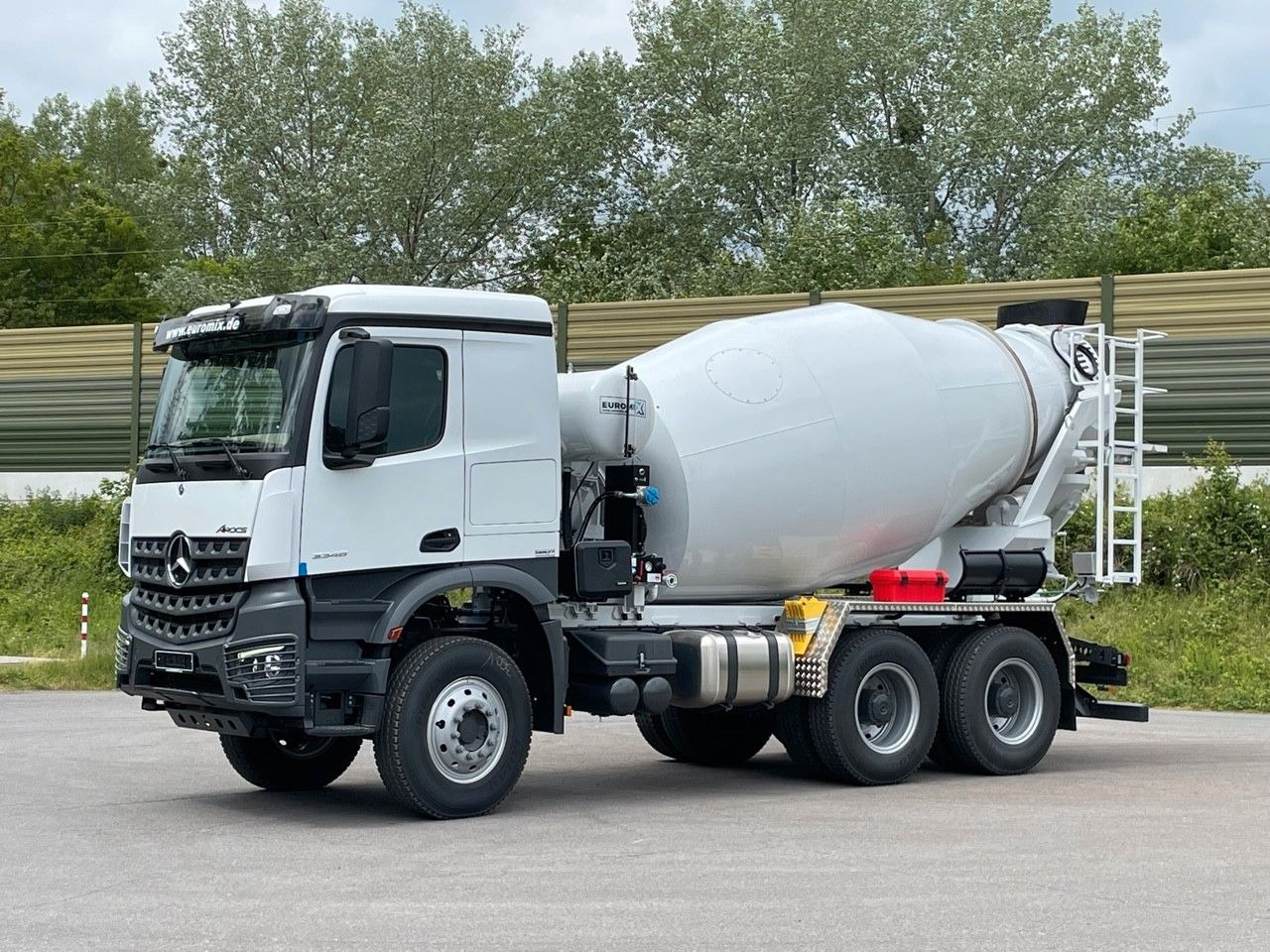 Mercedes-Benz 3348 6X4 Arcos 5 EuromixMTP EM 9 R - Camión hormigonera: foto 1 Mercedes-Benz 3348 6X4 Arcos 5 EuromixMTP EM 9 R - Camión hormigonera: foto 1