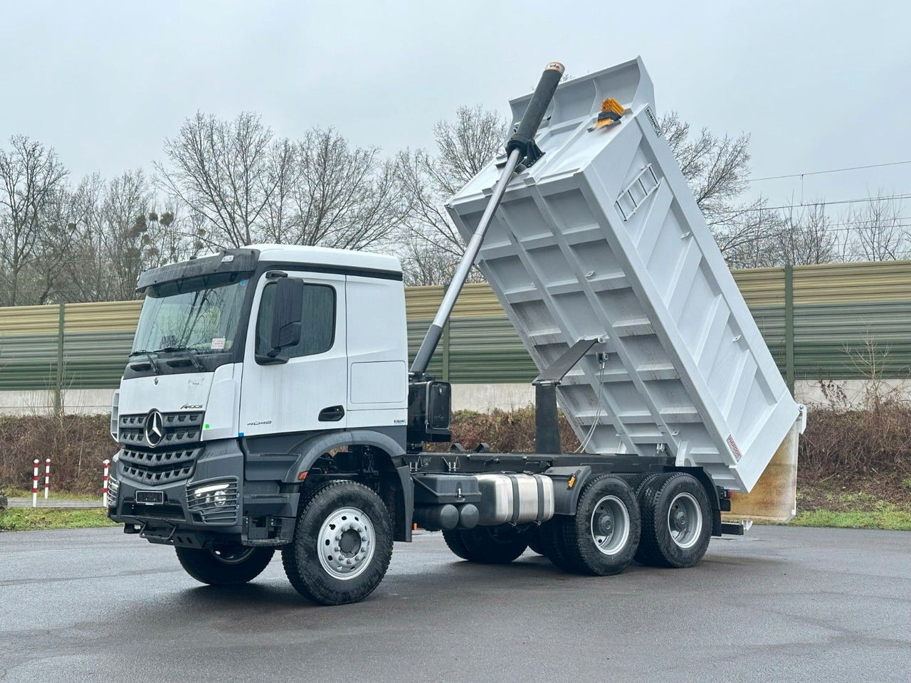 Mercedes-Benz 4048 6X4 Arcos 5 EuromixMTP Dumper Kipper - Volquete camión: foto 2 Mercedes-Benz 4048 6X4 Arcos 5 EuromixMTP Dumper Kipper - Volquete camión: foto 2