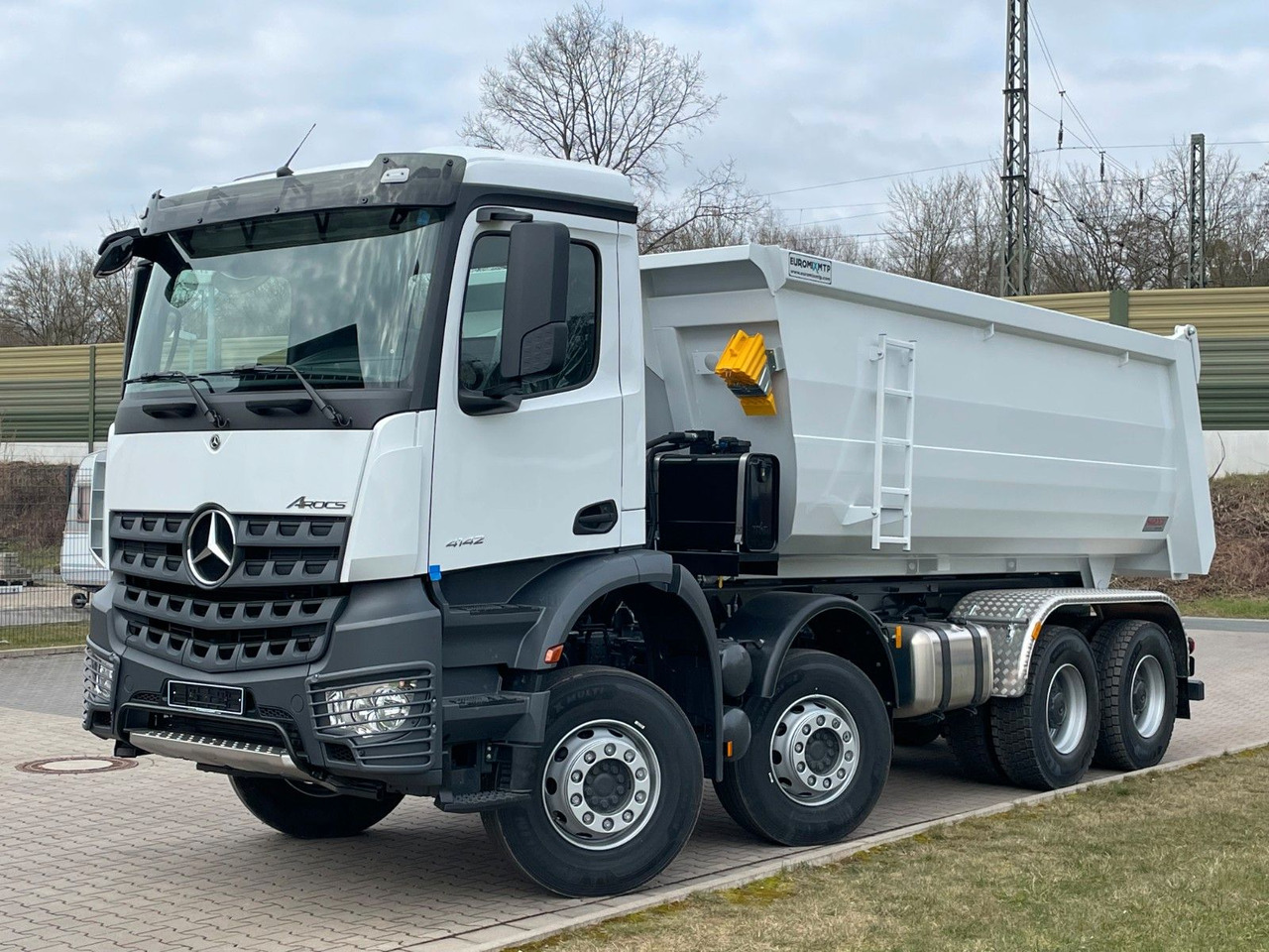 Mercedes-Benz 4142 8X4 Mulden- Kipper - EuromixMTP - Volquete camión: foto 1 Mercedes-Benz 4142 8X4 Mulden- Kipper - EuromixMTP - Volquete camión: foto 1