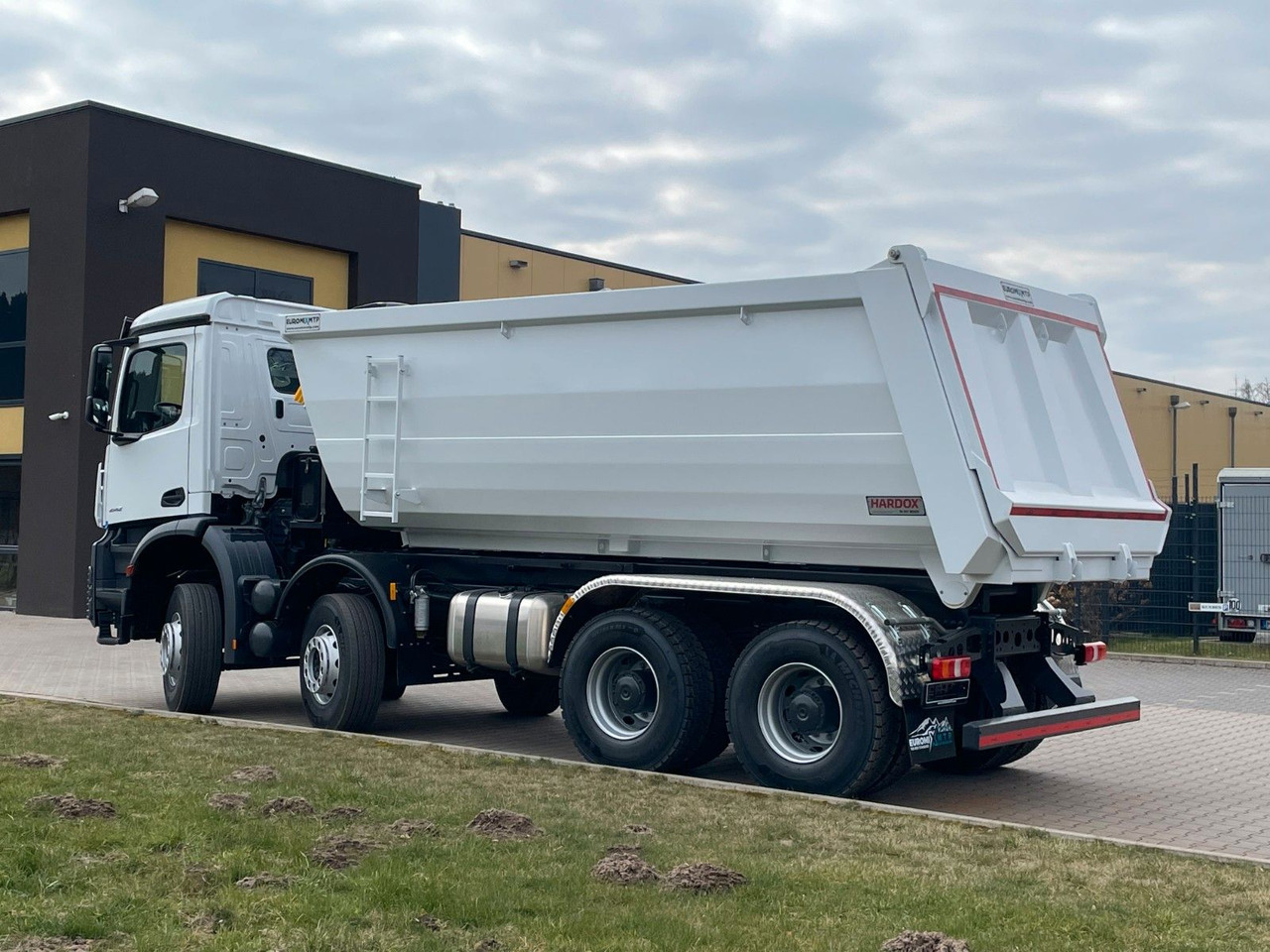 Mercedes-Benz 4142 8X4 Mulden- Kipper - EuromixMTP - Volquete camión: foto 4 Mercedes-Benz 4142 8X4 Mulden- Kipper - EuromixMTP - Volquete camión: foto 4