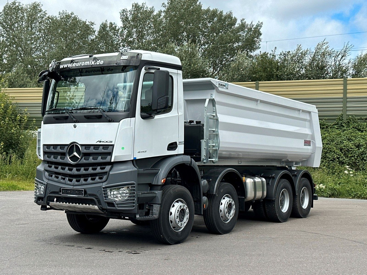 Mercedes-Benz 4142 8X4 Mulden- Kipper - EuromixMTP - Volquete camión: foto 2 Mercedes-Benz 4142 8X4 Mulden- Kipper - EuromixMTP - Volquete camión: foto 2