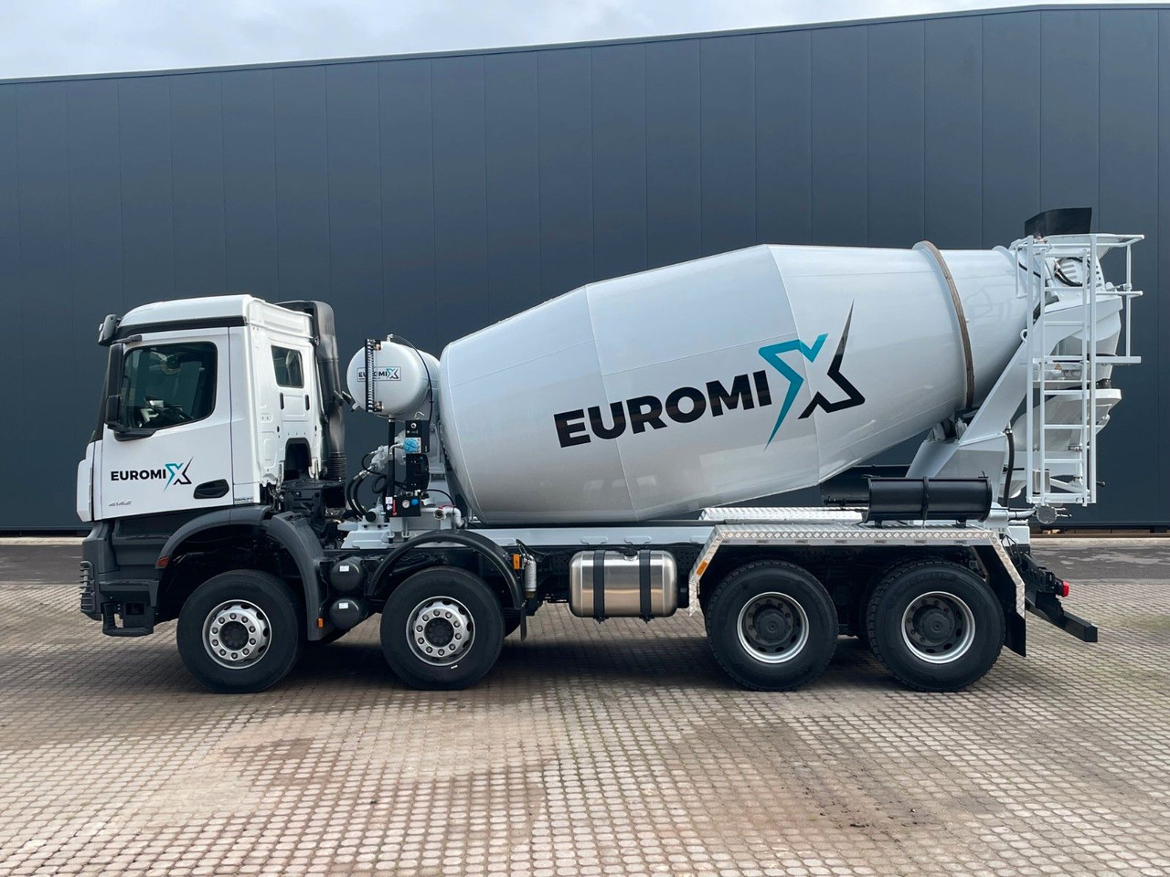 Mercedes-Benz AROCS 5 4142 B 8X4 Euro 3 EuromixMTP EM 10 - Camión hormigonera: foto 2 Mercedes-Benz AROCS 5 4142 B 8X4 Euro 3 EuromixMTP EM 10 - Camión hormigonera: foto 2