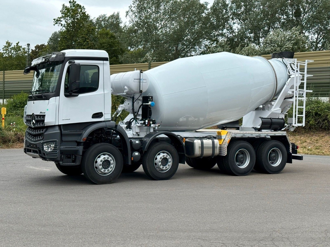 Mercedes-Benz AROCS 5 4142 B 8X4 Euro 3 EuromixMTP EM 10 - Camión hormigonera: foto 3 Mercedes-Benz AROCS 5 4142 B 8X4 Euro 3 EuromixMTP EM 10 - Camión hormigonera: foto 3