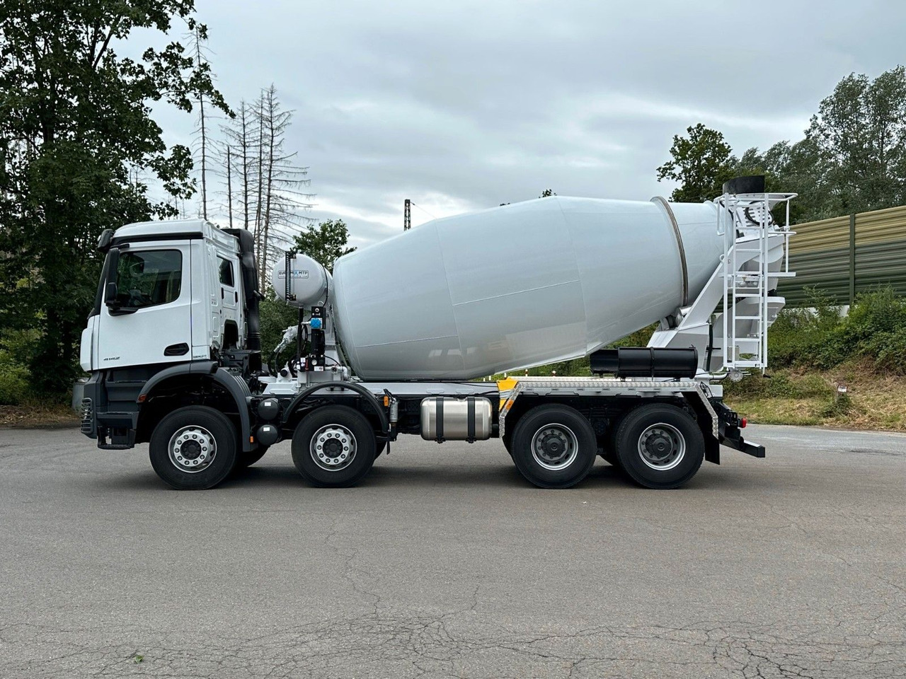 Mercedes-Benz AROCS 5 4142 B 8X4 Euro 3 EuromixMTP EM 10 - Camión hormigonera: foto 4 Mercedes-Benz AROCS 5 4142 B 8X4 Euro 3 EuromixMTP EM 10 - Camión hormigonera: foto 4