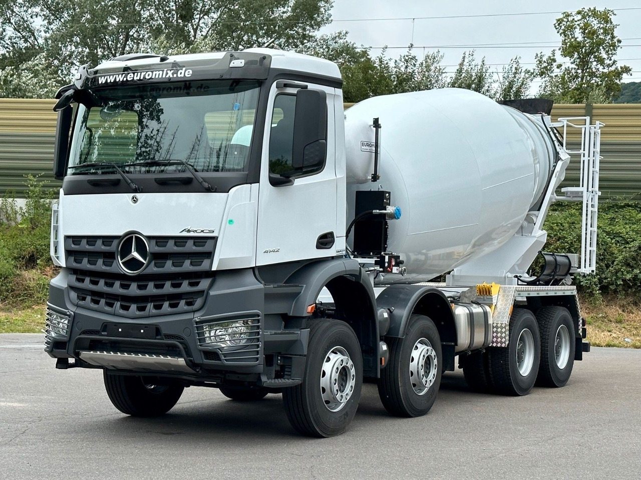 Mercedes-Benz AROCS 5 4142 B 8X4 Euro 3 EuromixMTP EM 10 - Camión hormigonera: foto 2 Mercedes-Benz AROCS 5 4142 B 8X4 Euro 3 EuromixMTP EM 10 - Camión hormigonera: foto 2