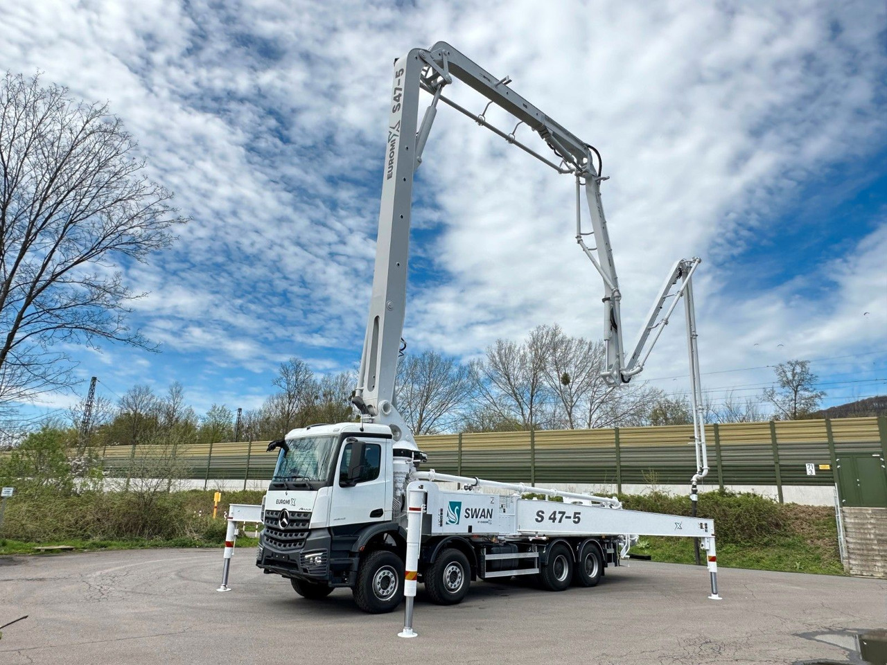 Mercedes-Benz Arocs 5 4542 8x4 SWAN TSP 47-5 160RZ ( 47m ) - Bomba de hormigón: foto 1 Mercedes-Benz Arocs 5 4542 8x4 SWAN TSP 47-5 160RZ ( 47m ) - Bomba de hormigón: foto 1