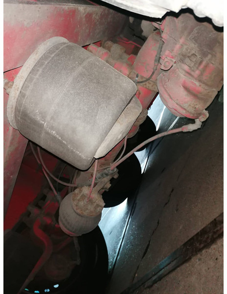 Curtain semi-trailer with used aboveground 2700 &4850L tanks Gas, Gaz, LPG, GPL, Propane, Butane tank ID 8.370 - Semirremolque lona: foto 4 Curtain semi-trailer with used aboveground 2700 &4850L tanks Gas, Gaz, LPG, GPL, Propane, Butane tank ID 8.370 - Semirremolque lona: foto 4