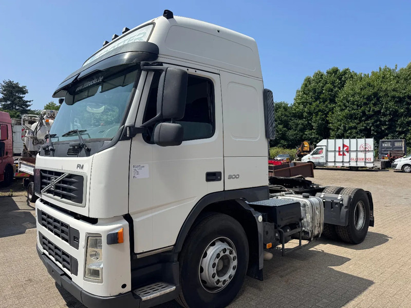 Volvo FM 300 **EURO 3-BELGIAN TRUCK-I SHIFT-PTO** - Cabeza tractora: foto 1 Volvo FM 300 **EURO 3-BELGIAN TRUCK-I SHIFT-PTO** - Cabeza tractora: foto 1