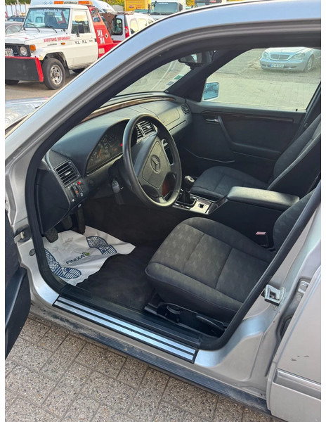Sedan Mercedes-Benz C-Klasse **C180-PETROL-AC**: foto 9