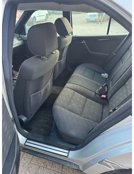 Sedan Mercedes-Benz C-Klasse **C180-PETROL-AC**: foto 7