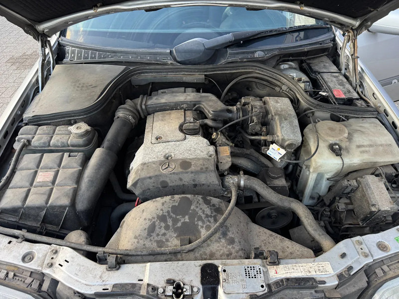 Sedan Mercedes-Benz C-Klasse **C180-PETROL-AC**: foto 13