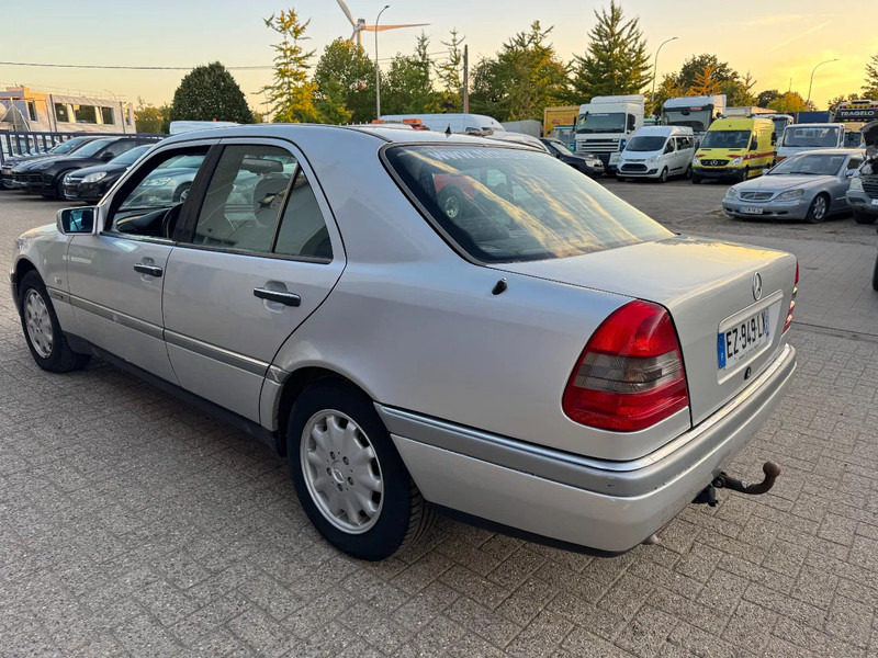 Sedan Mercedes-Benz C-Klasse **C180-PETROL-AC**: foto 6