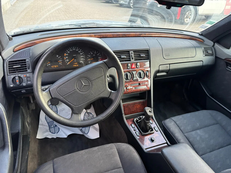 Sedan Mercedes-Benz C-Klasse **C180-PETROL-AC**: foto 8