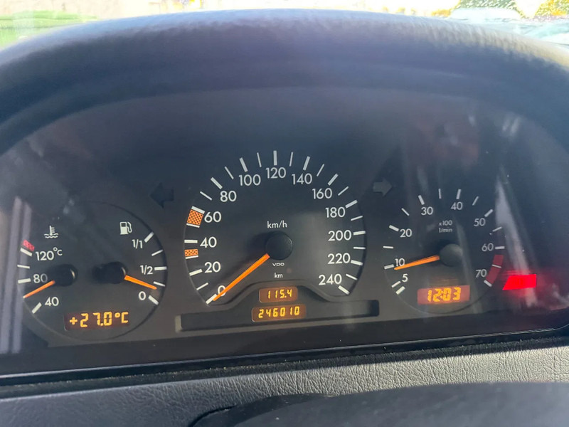Sedan Mercedes-Benz C-Klasse **C180-PETROL-AC**: foto 10