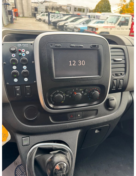 Ambulancia Renault Trafic **AMBULANCE-EURO 5-AC-DCI120**: foto 15 Ambulancia Renault Trafic **AMBULANCE-EURO 5-AC-DCI120**: foto 15