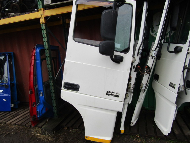 DAF XF 105 OFFSIDE (DRIVERS) COMPLETE DOOR - Cabina e interior para Camión: foto 2 DAF XF 105 OFFSIDE (DRIVERS) COMPLETE DOOR - Cabina e interior para Camión: foto 2