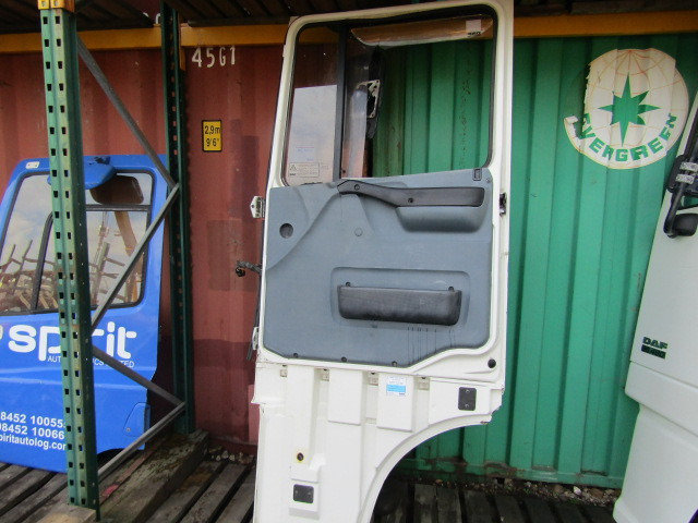 DAF XF 95 OFF/SIDE(DRIVERS) COMPLETE DOOR - Cabina e interior para Camión: foto 2 DAF XF 95 OFF/SIDE(DRIVERS) COMPLETE DOOR - Cabina e interior para Camión: foto 2