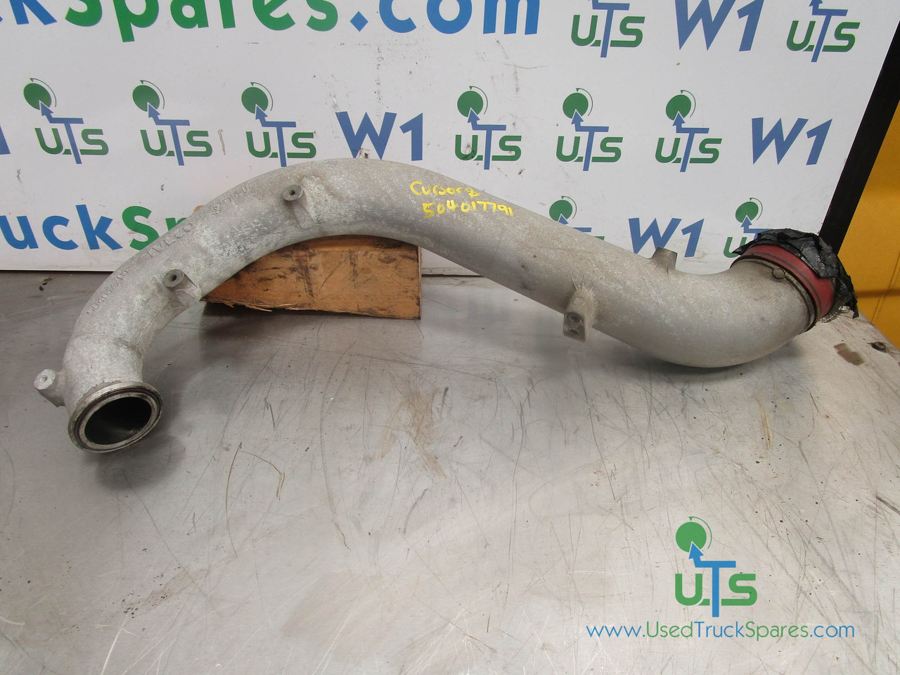 IVECO CURSOR 8 INTERCOOLER PIPE P/NO 504017791 - Motor y piezas para Camión: foto 1 IVECO CURSOR 8 INTERCOOLER PIPE P/NO 504017791 - Motor y piezas para Camión: foto 1