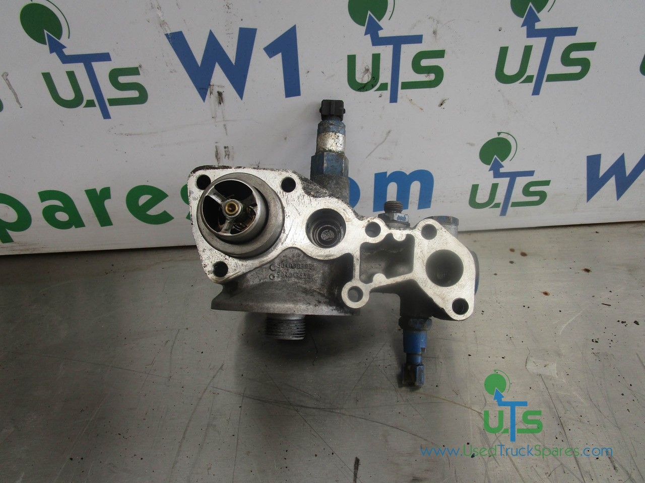 IVECO CURSOR 8 OIL FILTER HOUSING P/NO 504070785 - Motor y piezas para Camión: foto 1 IVECO CURSOR 8 OIL FILTER HOUSING P/NO 504070785 - Motor y piezas para Camión: foto 1