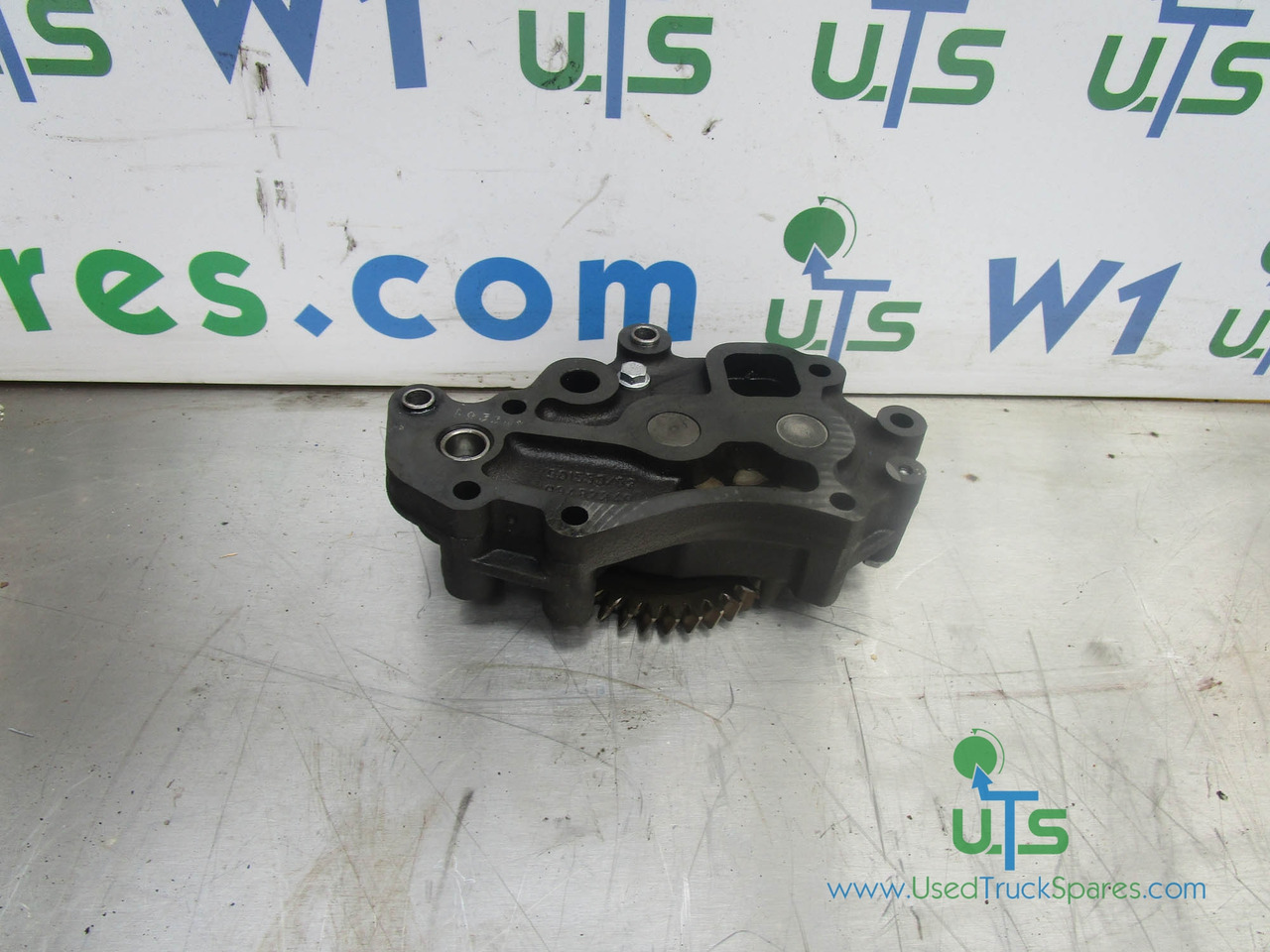 IVECO CURSOR OIL PUMP P/NO 501553/02 - Motor y piezas para Camión: foto 1 IVECO CURSOR OIL PUMP P/NO 501553/02 - Motor y piezas para Camión: foto 1