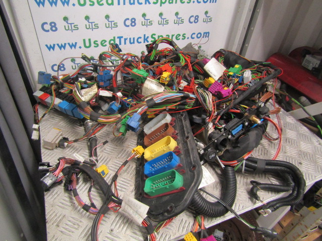 IVECO STRALIS COPLETE CAB WIRING HARNESS - Sistema eléctrico para Camión: foto 4 IVECO STRALIS COPLETE CAB WIRING HARNESS - Sistema eléctrico para Camión: foto 4