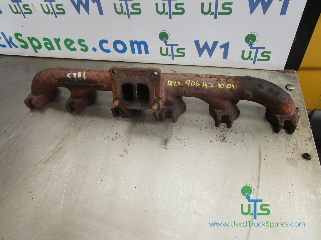 MERCEDES 1323/1823/2528 EXHAUST MANIFOLD P/NO 9061421001 - Silenciador/ Sistema de escape para Camión: foto 1 MERCEDES 1323/1823/2528 EXHAUST MANIFOLD P/NO 9061421001 - Silenciador/ Sistema de escape para Camión: foto 1
